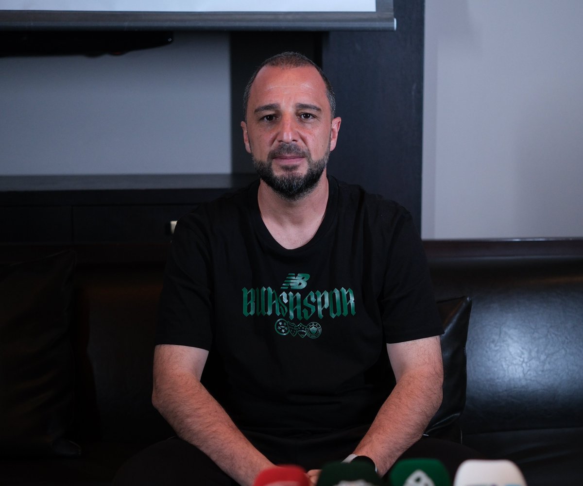 🚨 Teknik Direktörümüz Adem Çağlayan, Erzurum kampında basın mensuplarının sorularını yanıtladı.

👉 youtube.com/live/_vvGfGIW-…