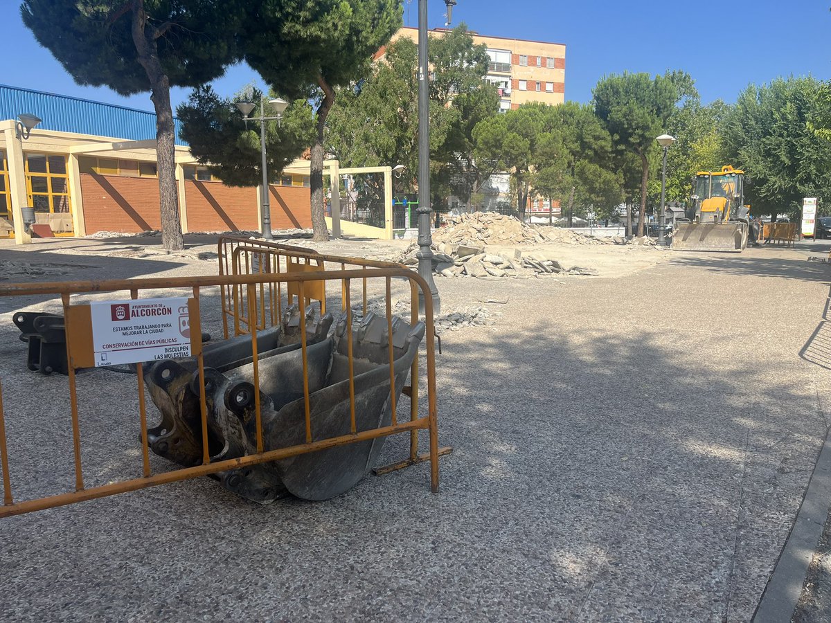 Concejalía de Mantenimiento (@c_mantenimiento) on Twitter photo <a href="/c_mantenimiento/">Concejalía de Mantenimiento</a> está trabajando en la mejora del acceso al polideportivo Los Cantos, además de respetar el arbolado existente, se incrementarán alcorques para nuevas plantaciones que mejoren el espacio con más zonas de sombra. #Alcorcon <a href="/c_mantenimiento/">Concejalía de Mantenimiento</a> está trabajando en la mejora del acceso al polideportivo Los Cantos, además de respetar el arbolado existente, se incrementarán alcorques para nuevas plantaciones que mejoren el espacio con más zonas de sombra. #Alcorcon