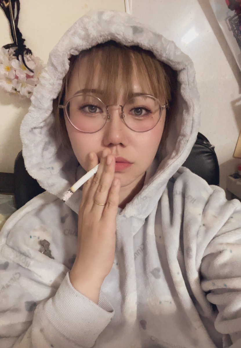 MH9n2s's tweet image. 最近写真載せてないのでたばこ四連ちゃんでも！