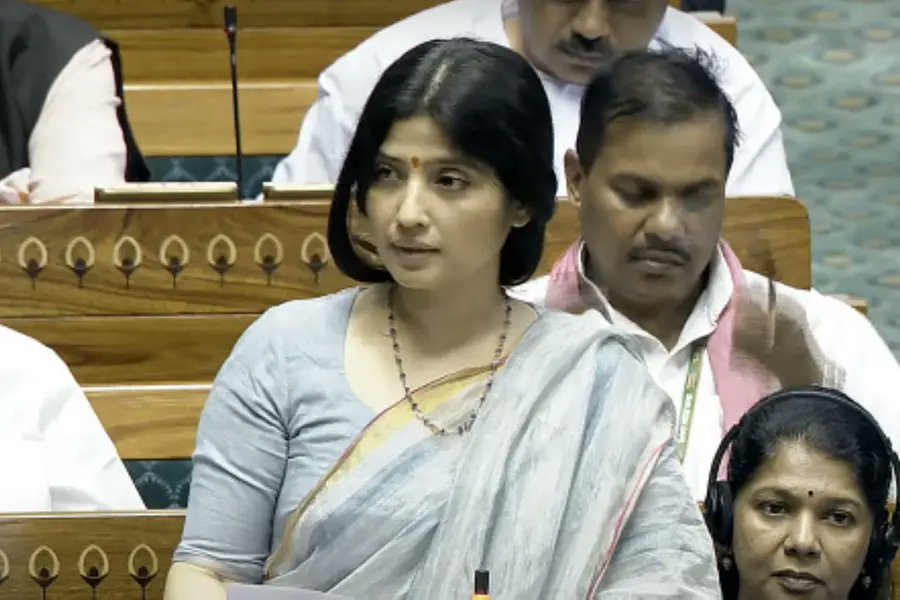 rajdev60743934's tweet image. यादव कुल के श्री कृष्ण ने द्रौपदी के चीर हरण पर ब्रह्मांड का सबसे बड़ा युद्ध महाभारत रच डाला था।
और आज के यदुवंशी अखिलेश यादव अपनी पत्नी डिंपल यादव के अपमान पर कुछ बोल भी नही सके।
#कायर_अखलेश
#डिंपल_यादव