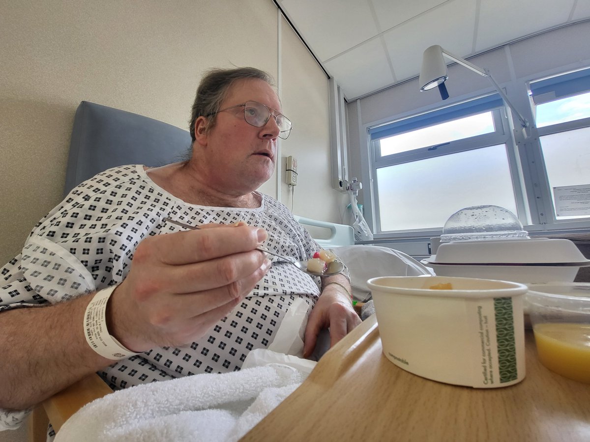 TimmyUk's tweet image. ... lunchtime today wearing my excellent glasses watching Golf on SkyGo in sideroom in hospital ... ๐ฅ ๐ ๐งโโ๏ธ ๐ฑ ๐ผ ๐คณ ๐ฐ ๐ก ๐ฝ ๐