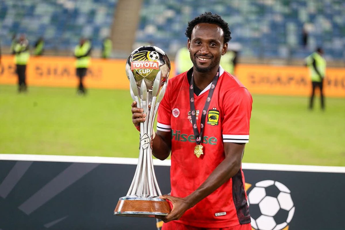 ShabanMo9's tweet image. Lord Hilary Adabo DM📸 First game, first trophy 🏆 at Asante Kotoko.