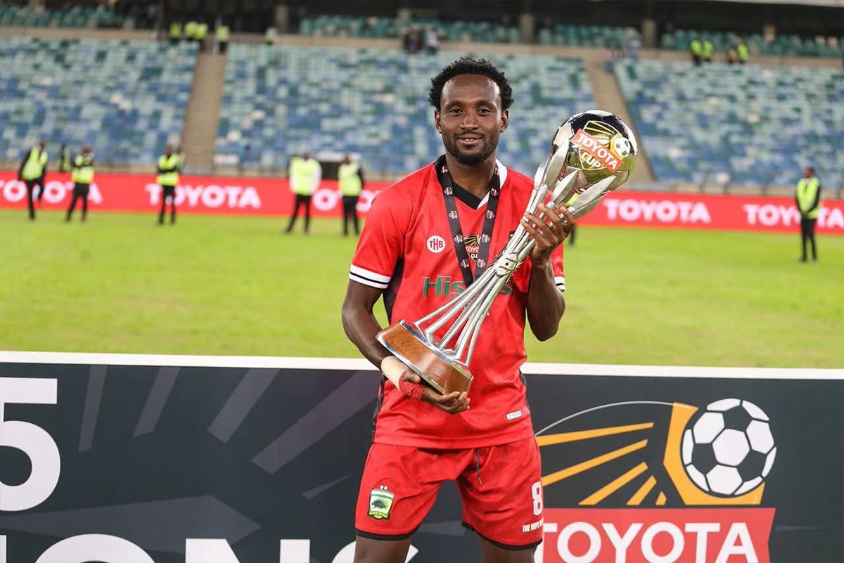 ShabanMo9's tweet image. Lord Hilary Adabo DM📸 First game, first trophy 🏆 at Asante Kotoko.