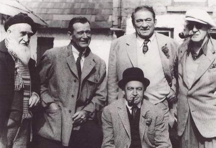 La amistad verdadera es un tesoro que se cultiva con el tiempo, ofreciendo apoyo incondicional para superar dificultades y hasta algunas veces … los amigos se juntan y hacen películas que son obras de ARTE y también Historia del CINE.
#fordianos