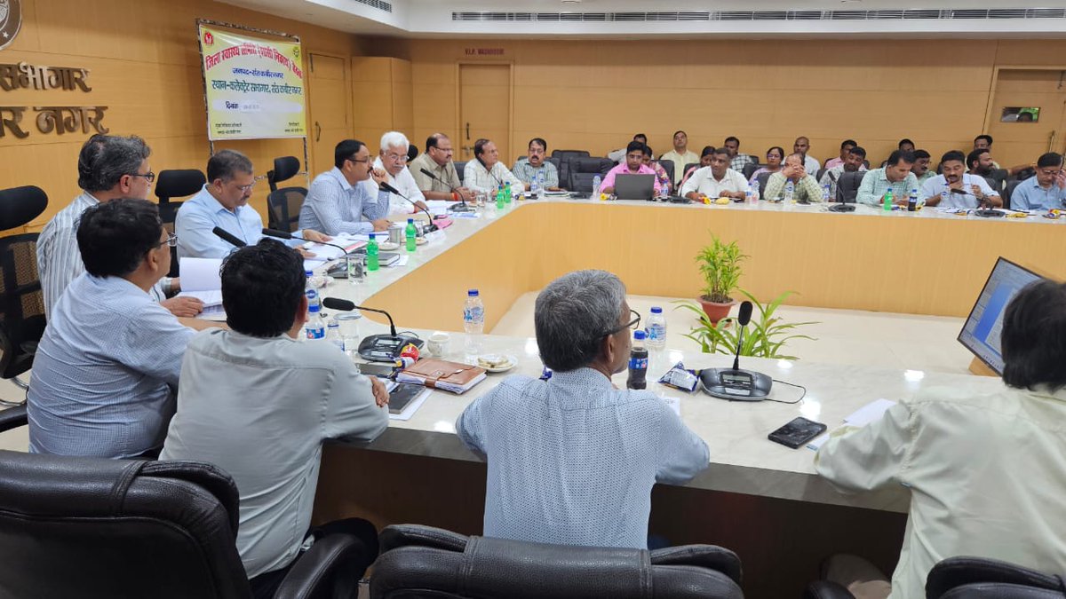 DistrictSant's tweet image. जिलाधिकारी महोदय की अध्यक्षता में जिला स्वास्थ्य समिति (शासी निकाय) की समीक्षा बैठक कलेक्ट्रेट सभागार में आयोजित हुई।
स्वास्थ्य योजनाओं/कार्यक्रमों के संचालन एवं आउटपुट की सतर्क मॉनीटरिंग हेतु संबंधित अधिकारियों को निर्देश दिया गया।