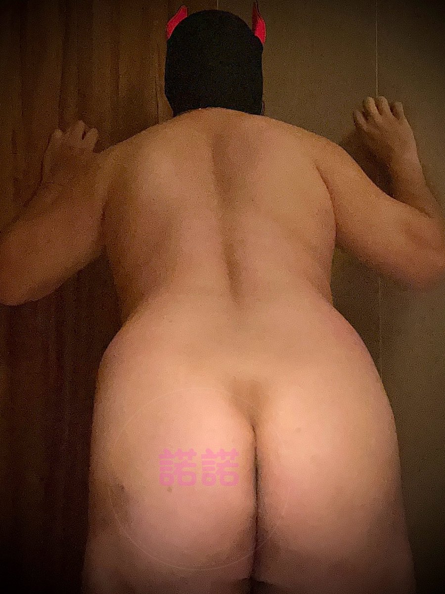 人前狗模狗樣的
轉過身還是得被操
讓人玩弄的騷貨

🥵諾諾是小賤狗（？
這燈光真的好讚🥰