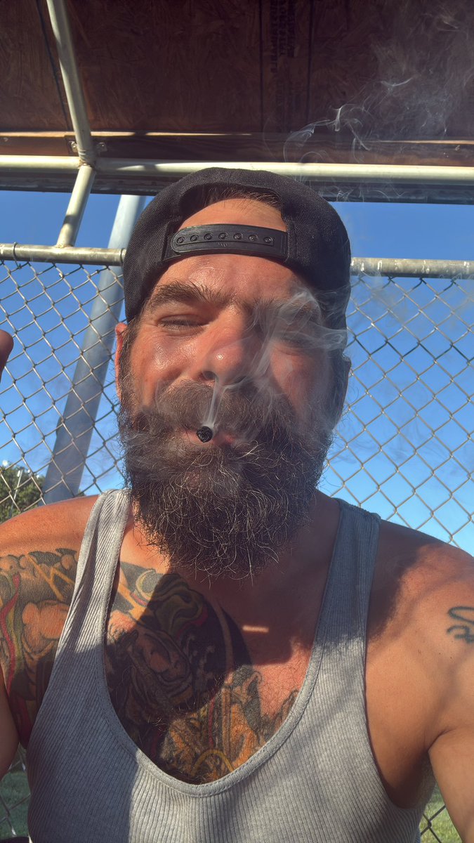 BigFootMau5's tweet image. The one thing you can always truly enjoy in life is nature while also smoking on a lil bit of what nature created….
Stay lifted and have a blessed day neighbors…👣