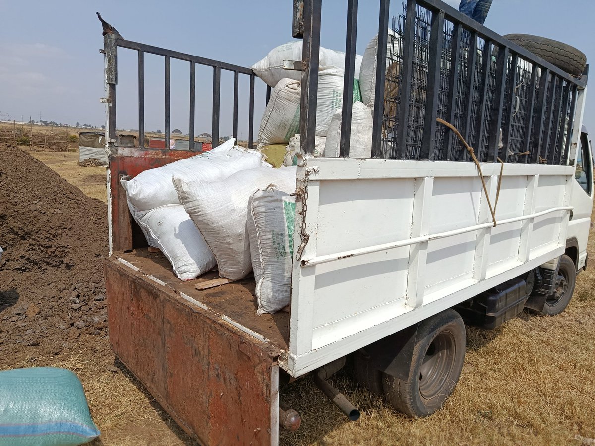 kalebndolo's tweet image. If you are buying manure use bags.
A bag of manure should cost  you ksh. 250-300.
You will thank me later 🙏🏿