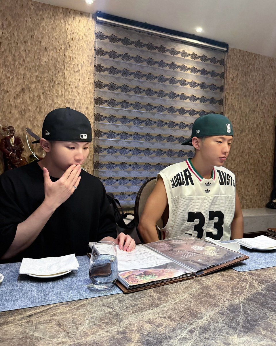 BBYO_archive's tweet image. 250728 호시 인스타 #우지 

지훈이 순영이랑 대만에서 잘 즐기고 왔나봐 아 마음좋아😊