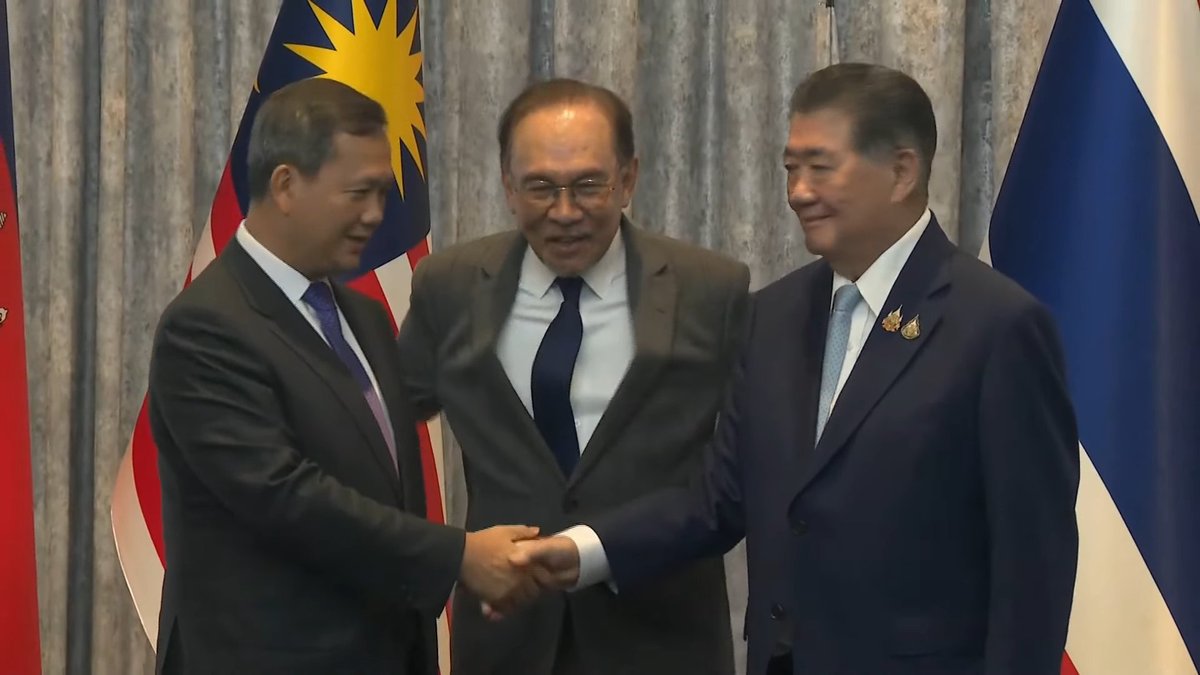 KnightsOSINT's tweet image. BREAKING:🇹🇭🇰🇭 After several days of conflict between Thailand and Cambodia, the Malaysian Prime Minister has announced that a ceasefire will take effect at midnight local time between Thailand and Cambodia. Both countries have reached a common understanding and expressed a desire…