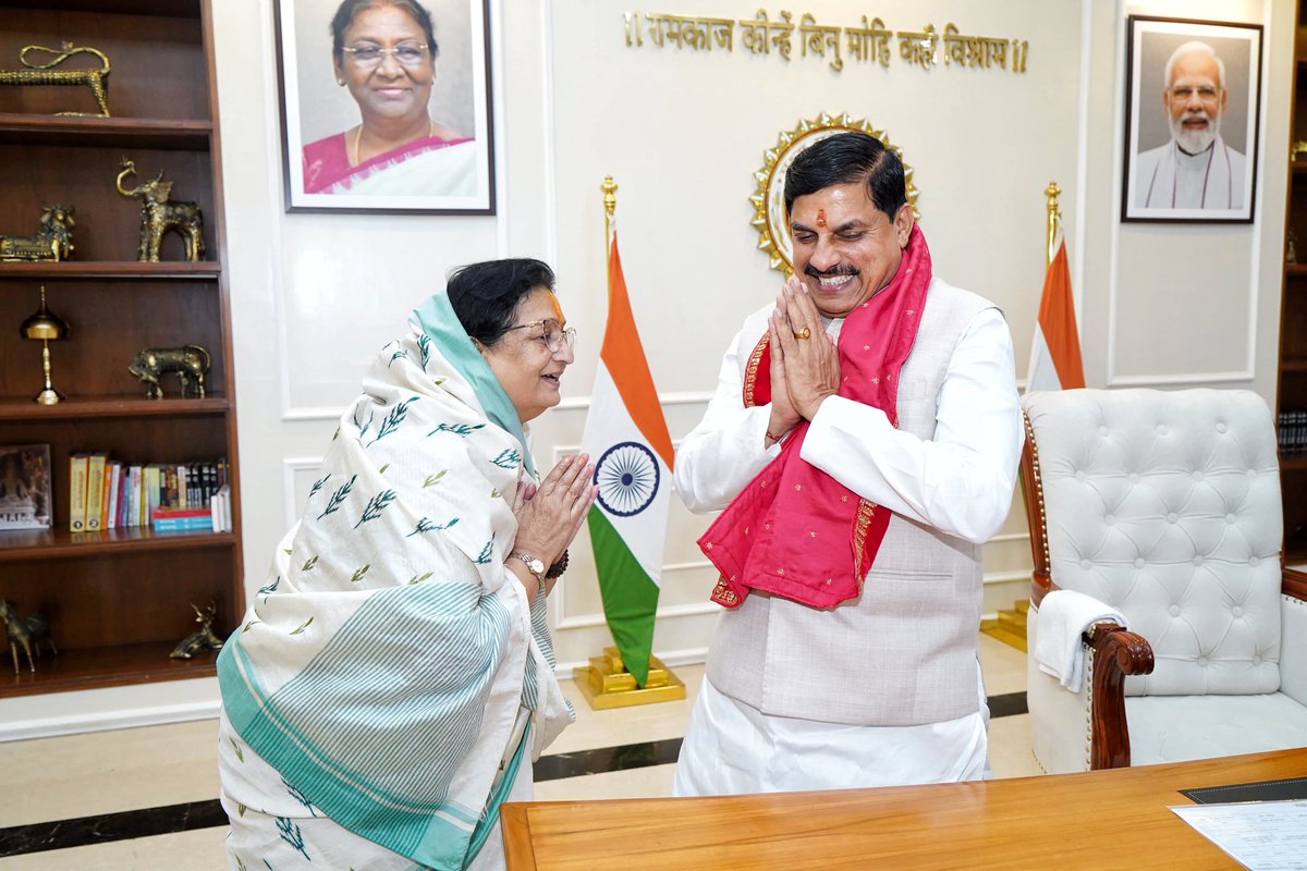 drmohanoffice51's tweet image. माननीय मुख्यमंत्री जी से आज भोपाल निवास स्थित समत्व भवन में इंदौर चार विधानसभा क्षेत्र से विधायक, श्रीमती मालिनी गौड़ जी ने शिष्टाचार भेंट की।

@DrMohanYadav51
@GaurMalini