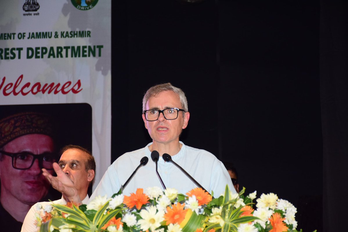 CM_JnK's tweet image. Chief Minister attended Van Mahotsav-2025 at Abhinav Theatre, Jammu today. In his speech, he underscored the need for environmental conservation amid climate change and called for a People&apos;s Movement to green every city, village &amp;amp; school, reaffirming Government&apos;s commitment to…