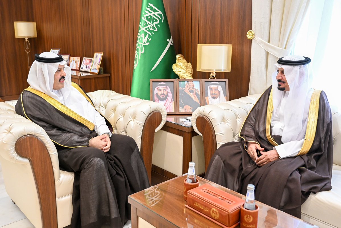 emara_hail's tweet image. سمو #أمير_منطقة_حائل يستقبل مدير المركز الوطني لتنمية الغطاء النباتي ومكافحة التصحر بالمنطقة د.عبدالله البريكي المعين حديثاً، ويؤكد سموه أهمية الدور البيئي للمركز بما يتماشى مع مستهدفات رؤية السعودية 2030.