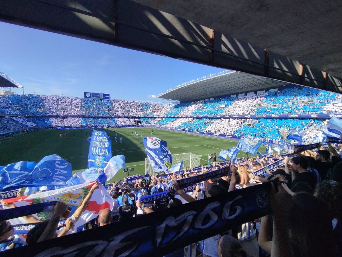 Por cierto <a href="/MalagaCF/">Málaga CF</a>, no hay mejor manera de celebrar el acuerdo con <a href="/UnicajaBanco/">Unicaja</a> qué haciendo esto contra el Eibar como primera iniciativa