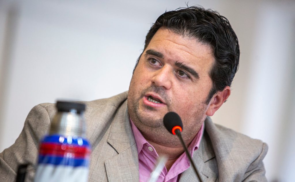 Informativo Carve (@informacarve850) on Twitter photo 🔴Olivera: intendentes podrían recurrir al Parlamento por presupuesto
Escuchá la entrevista completa al intendente de Paysandú, Nicolás Olivera (<a href="/OliveraPdu/">Nicolás Olivera</a>).
🔗radiocarve.uy/olivera-intend… 🔴Olivera: intendentes podrían recurrir al Parlamento por presupuesto
Escuchá la entrevista completa al intendente de Paysandú, Nicolás Olivera (<a href="/OliveraPdu/">Nicolás Olivera</a>).
🔗radiocarve.uy/olivera-intend…