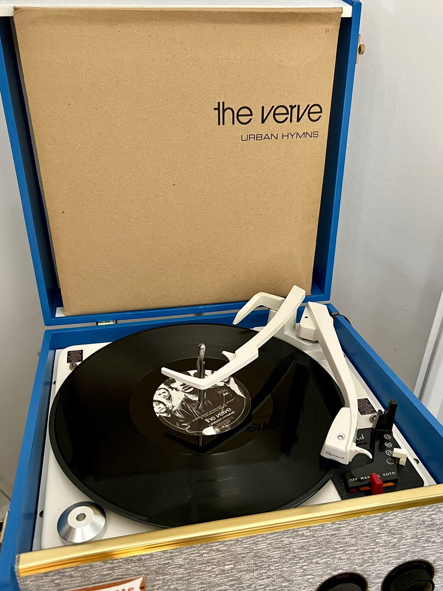 #NowPlaying at the Art Gallery #TheVerve #UrbanHymns #RichardAshcroft #Dansette #Vinyl 

open.spotify.com/album/52AeC4gw…