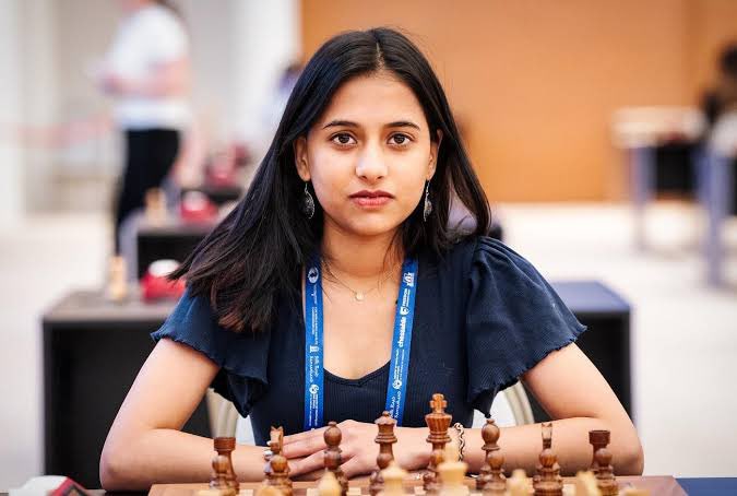 prosenjitnth's tweet image. Indian chess sensation Divya Deshmukh just snagged the 2025 FIDE Women’s World Cup, taking down fellow superstar Humpy Koneru in an epic all-Indian showdown! What a historic moment for Indian chess! Let’s go, Divya! 

#ChessChamp #ProudMoment #WomenInChess