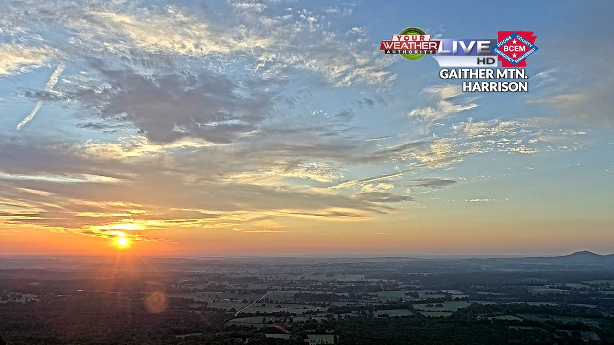 Gorgeous scenes this morning across Northwest Arkansas as the sun begins to rise! Make sure you have that water packed with the intense heat expected this afternoon! #ARwx #NWANews