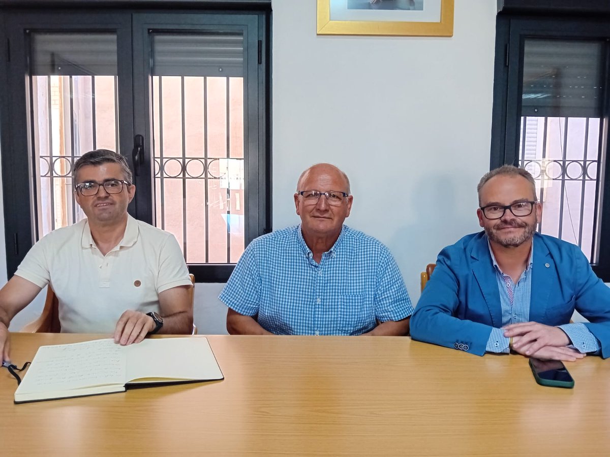 JuntaGranada's tweet image. El delegado de @EmpleoJunta, @javinarila, visita Freila y Cortes de Baza en donde anuncia la inminente aprobación de un nuevo plan de empleo local después verano, que permite a los ayuntamientos  mejorar sus servicios públicos y dar oportunidades laborales a personas desempleadas