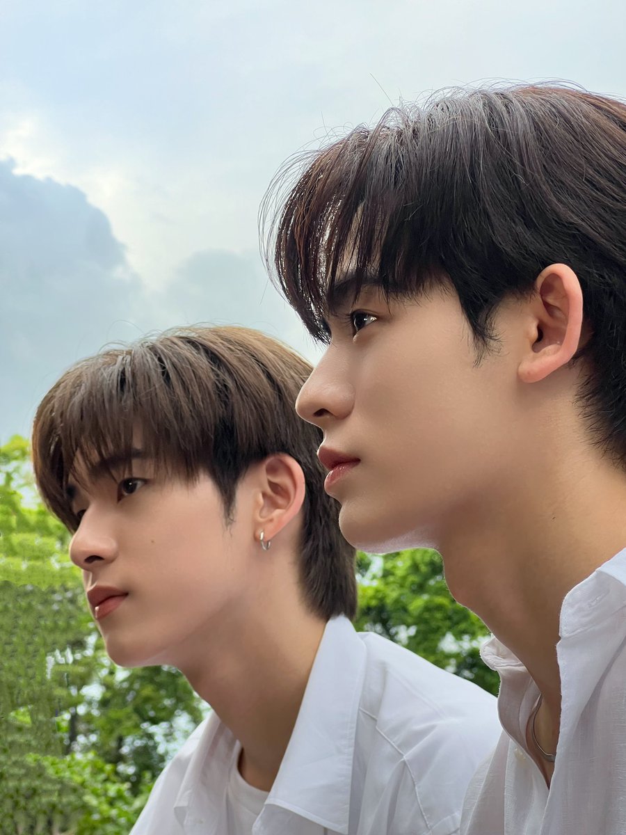 marliipor's tweet image. แล้วหูแดงกันม๊ากกก ขอเปนตุวแทนยื่นไมค์สัมสื่อกงนี้เลยค่ะ เมื่อกี้ซีนอะไรคะ อะไรคะ เพชรถามว่าเกิดอะไรขึ้นคะ 👀🐶🐻‍❄️