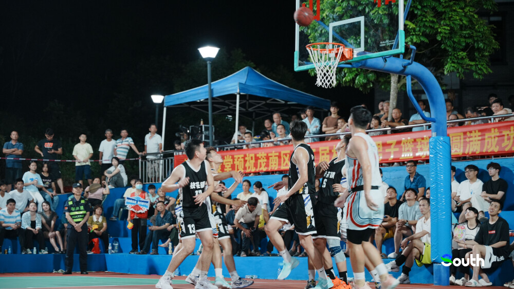 thisisGBA's tweet image. #Maoming | On July 26 evening, the 2025 "Tilapia Cup" — Maonan District's 3rd "Village BA" Men's Basketball Tournament — kicked off in Maoming, #Guangdong! 🏀
🐟 Crowds packed the stands as teams like Gaoshan Town and Yangjiao Town (host) dominated their rivals with teamwork and…