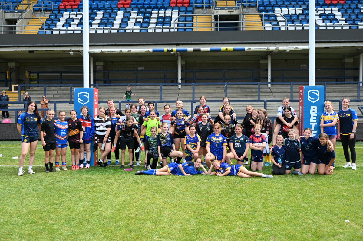 RugbyLeeds's tweet image. ๐๐๐ง๐ก๐จ ๐๐๐๐ฃ๐ค๐จ ๐๐๐จ๐ฉ! ๐
Last week saw an amazing morning on the AMT Headingley pitch with 50+ girls showing their skills in the sun! โ๏ธ๐ช
Big thanks to @leedsrhinos stars Keara Bennett, Izzy Northrop & Evie Cousins for joining us and sharing their knowledge! ๐๐