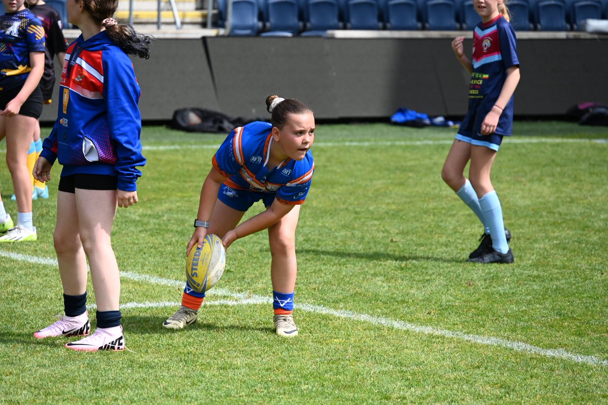 RugbyLeeds's tweet image. ๐๐๐ง๐ก๐จ ๐๐๐๐ฃ๐ค๐จ ๐๐๐จ๐ฉ! ๐
Last week saw an amazing morning on the AMT Headingley pitch with 50+ girls showing their skills in the sun! โ๏ธ๐ช
Big thanks to @leedsrhinos stars Keara Bennett, Izzy Northrop & Evie Cousins for joining us and sharing their knowledge! ๐๐