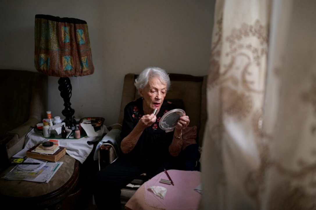 AlbertoRodNews's tweet image. Reuters | Club Tobías, la alternativa bailable de los abuelitos solitarios en Venezuela tinyurl.com/4rh4m3y2