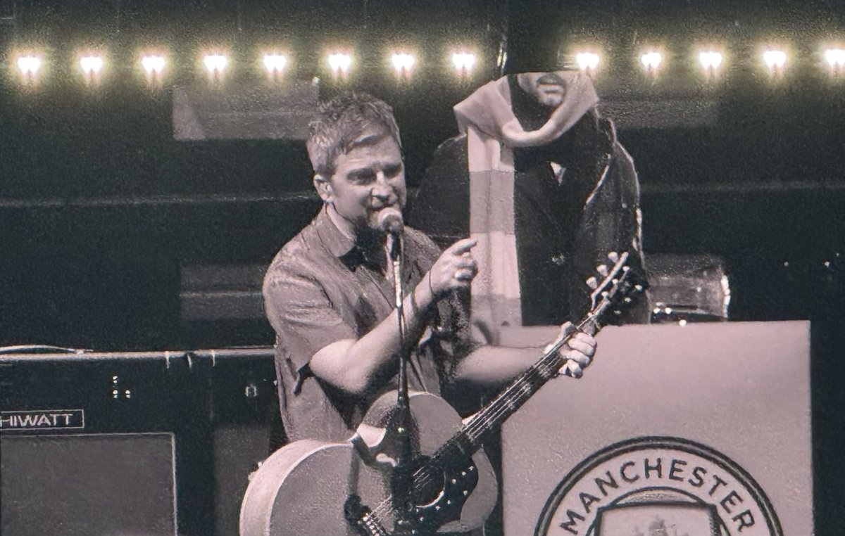 Love_the_Cake's tweet photo. Biblical.  As you were. #OasisLive25 #LiamGallagher #NoelGallagher  #OasisWembley https://t.co/sJFiLm1TpE