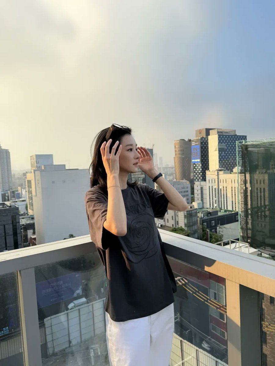Syjphfanbase's tweet image. 2025.28.07  Actress #SeoYeaJi [ yeyeji_seo] recent update on Instagram 📷

Pls show more love: ♥️
instagram.com/p/DMply4UzQNl/…

#서예지 #SEOYEAJI #徐睿知
