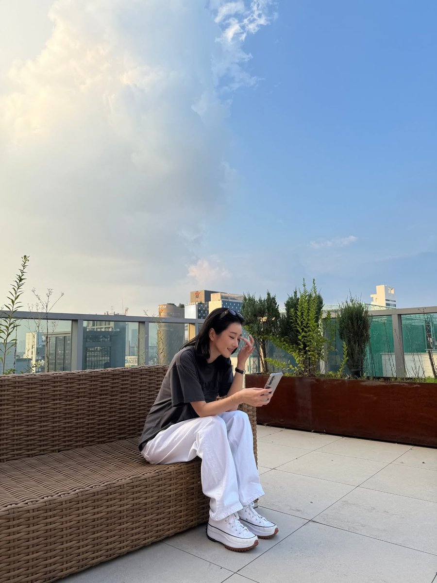 Syjphfanbase's tweet image. 2025.28.07  Actress #SeoYeaJi [ yeyeji_seo] recent update on Instagram 📷

Pls show more love: ♥️
instagram.com/p/DMply4UzQNl/…

#서예지 #SEOYEAJI #徐睿知