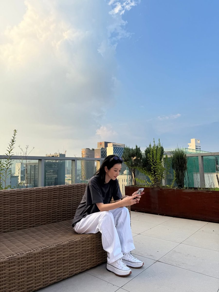 Syjphfanbase's tweet image. 2025.28.07  Actress #SeoYeaJi [ yeyeji_seo] recent update on Instagram 📷

Pls show more love: ♥️
instagram.com/p/DMply4UzQNl/…

#서예지 #SEOYEAJI #徐睿知