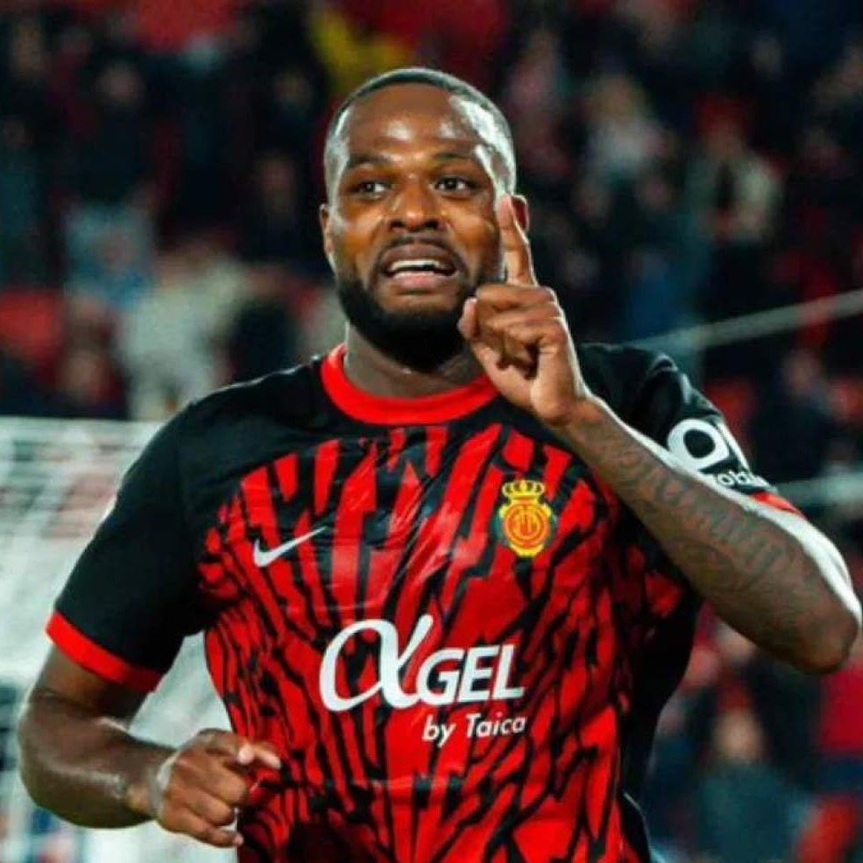 testimmallorca's tweet image. 🗞️ @MatteMoretto a @marca
El @valenciacf cerca davanter i sondeja a Cyle Larin del @RCD_Mallorca i Borja Iglesias del @RealBetis