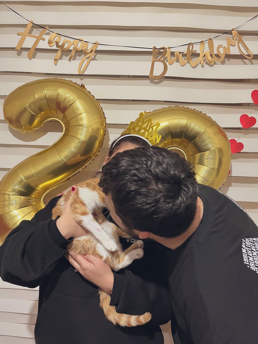 Ben kedim ve kocam 
kocaman bir aileyiz🥳😍