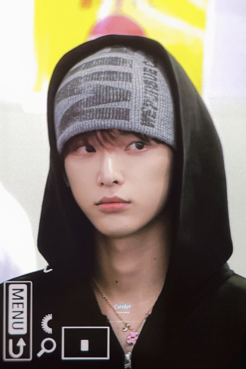 5toook03's tweet image. 화난게아니랍니다
그저무표정일뿐입니다
기분안좋은게아니랍니다
그저무표정일뿐입니다