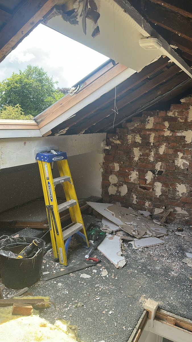 davidjohnbuild's tweet image. New project started today. Old “non regs’ loft room being ripped out in preparation for new full Dormer loft conversion. #stockportloftconversion