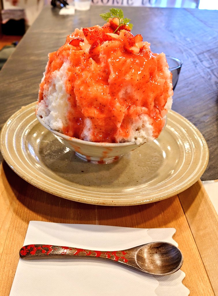 miyuMD's tweet image. 今日は人生で初めての
1つ1500円のかき氷を友達と娘と食べた記念日!!!めっちゃ美味しかった!こりゃ…その値段になるよねぇ…って思いながら食べてきました🤭❤️
また行きたい!