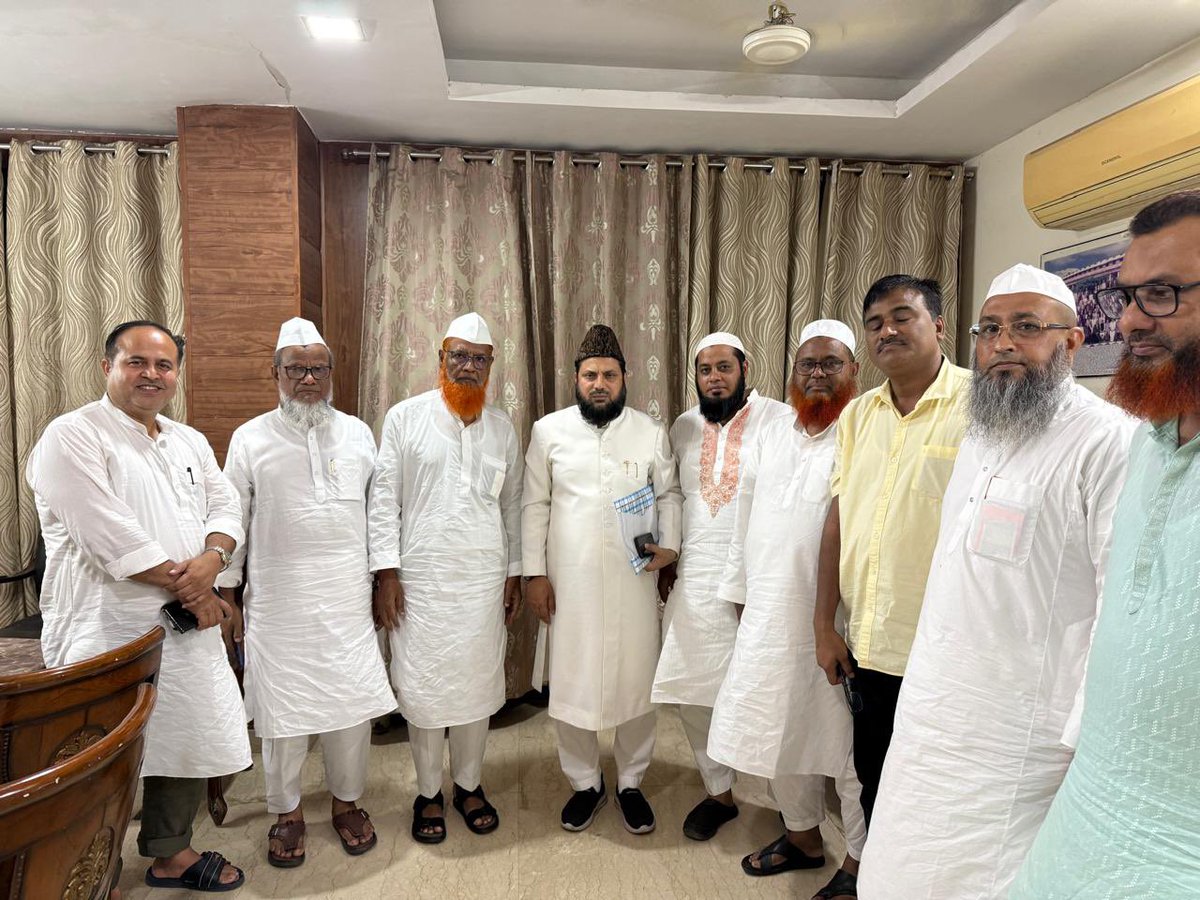 TheRFTeam's tweet image. &quot; #JusticeForAssamMuslims
असम में अब तक सरकार द्वारा लगभग 4000 घरों को तोड़ा जा चुका है, जिससे करीब 20,000 मुसलमान बेघर हो चुके हैं। अब इनका नाम वोटर लिस्ट से भी हटाया जा रहा है। दुख की बात यह है कि इनके समर्थन में कोई मज़बूत आवाज़ नहीं उठ रही है। कांग्रेस पार्टी असम से लेकर…