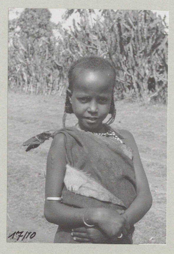 biniamhirut's tweet image. የሲዳሞ ልጃገረድ 1947 ዓም / A girl from Sidamo 1954
#Ethiopia #ታሪካችን