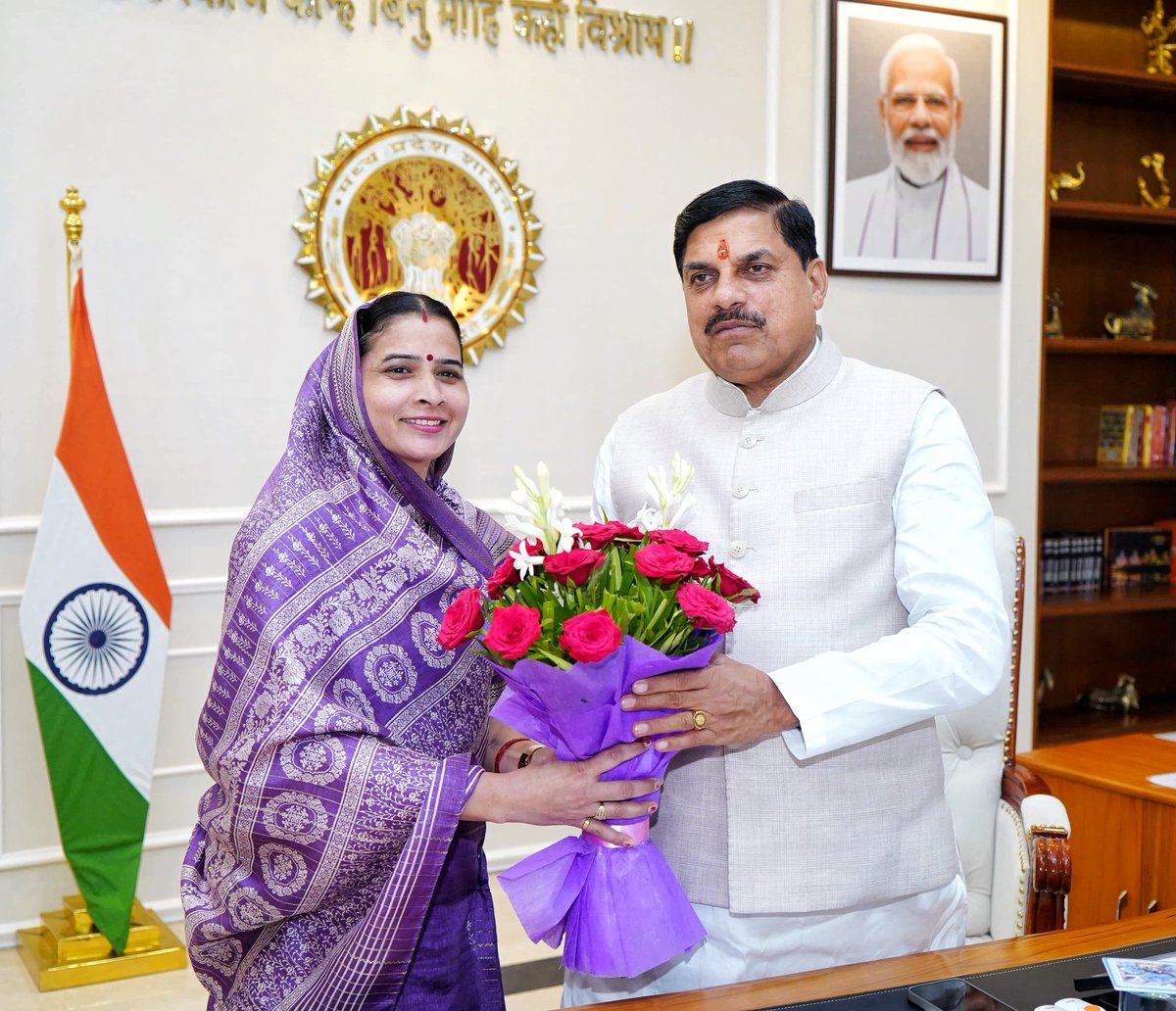 drmohanoffice51's tweet image. माननीय मुख्यमंत्री जी से आज भोपाल स्थित निवास पर खण्डवा विधानसभा क्षेत्र से विधायक श्रीमती कंचन मुकेश तनवे जी ने शिष्टाचार भेंट की।

@DrMohanYadav51
@kanchantanve