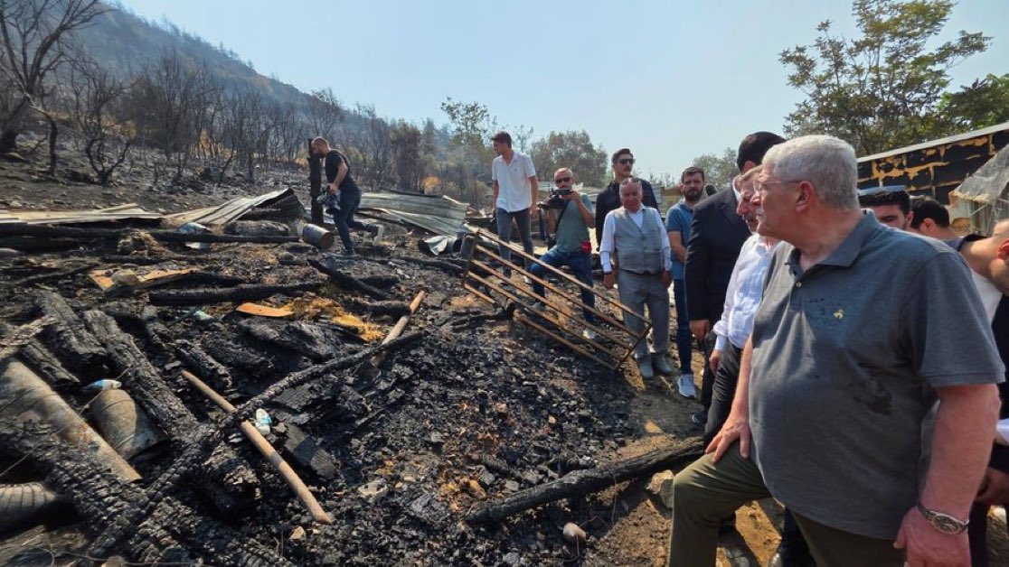 AjansTurkic's tweet image. İYİ Parti Genel Başkanı Müsavat Dervişoğlu, Bursa’da meydana gelen orman yangını sonrasında bölgeyi ziyaret etti.
