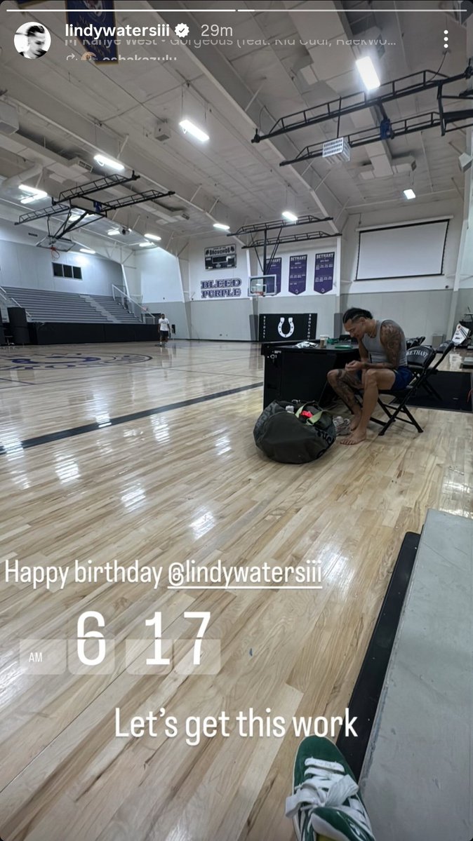 Harper4threee's tweet image. Lindy Water III spotted in the gym at 6:17Am on his birthday putting in the work 🔥🔥