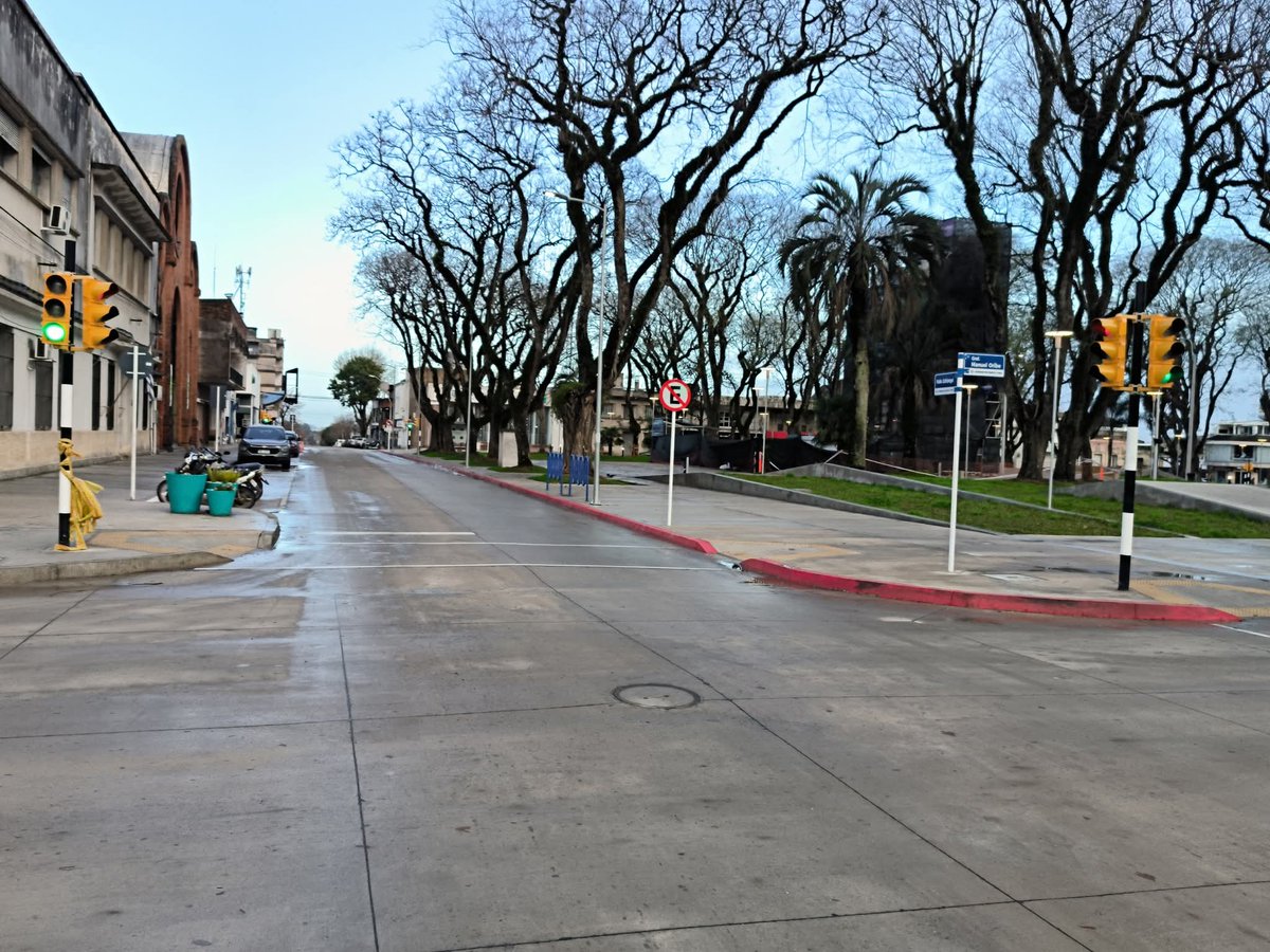 comuna33's tweet image. Gobierno de Treinta y Tres a través de la Dirección de Tránsito comunica que hoy estará interrumpido el tránsito por Pablo Zufriategui, en tramo entre Juan A. Lavalleja y Manuel Oribe hasta la hora 11:00  aprox. por obras que se desarrollan en la zona.

#GobiernodeTreintayTres