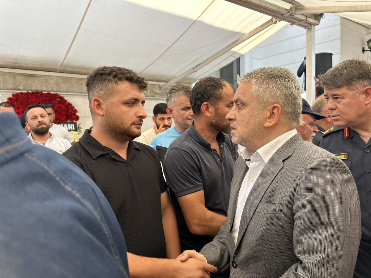 Ağlaşan mevkiindeki orman yangınına müdahale etmek üzere yolda geçirdikleri elim kaza sonucu şehit düşen kahramanlarımız Mehmet Şimşek ve Kazım Bayrak’ı, dualar eşliğinde son yolculuklarına uğurladık.

Vatan toprağına düşen her can, bu milletin yüreğine kazınır…🇹🇷

Rabb’im