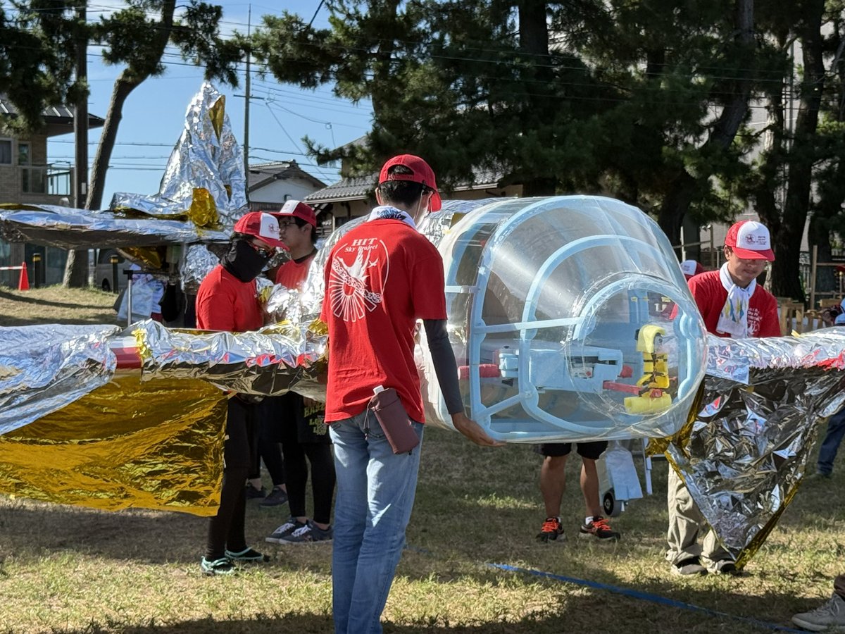 gen_fukuda's tweet image. 第47回鳥人間コンテスト2025
広島工業大学の人力飛行機部が出場されたので会場の琵琶湖に駆け付けて応援！テレビには映らない場面も含めて泥臭くも情熱あふれる学生たちのチャレンジに勇気と感動を貰いました！関係者の皆さんお疲れさまでした！！放映は9月3日（水）午後7時から。お見逃しなく！…