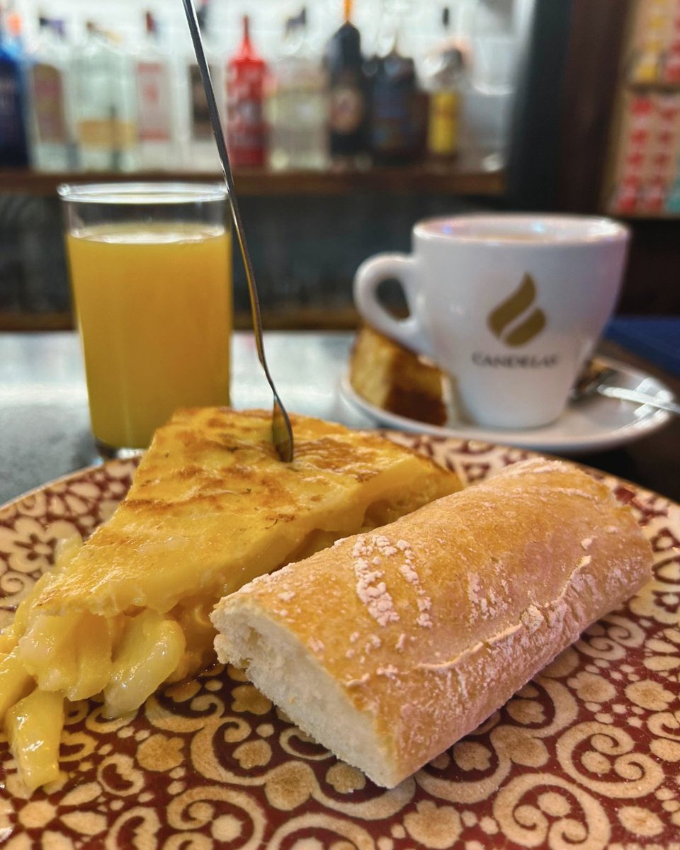 ¡Agosto arranca como se merece! 😎☕

Y en Barco lo empezamos con desayuno de campeones: cafetito, zumo de naranja 🍊… ¡y una buena tortilla de patata recién hecha! 🥔🍳

¿Te apuntas a empezar el mes con buen sabor de boca?

#DesayunoEnBarco #TortillaLovers #AgostoEnValladolid