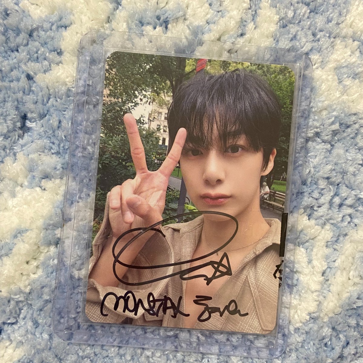 hswbss's tweet photo. 몬스타엑스 팬싸 싸인 채형원 포카 양도해요
15에 양도

ㅅㅊㅇ 손현우 셔누 채형원 교환 특전 럭드 공방 이벤트 대면 영통 민혁 기현 주헌 아이엠 임창균 위드뮤 마뮤테 미공포 특전 스스퀘 유닛 더언씬 팬콘 랜덤팩 포카홀더 포카폴더 교환 영통 펏콘 중콘 막콘 굿즈 대리 분철 더엑스 온리몬베베 https://t.co/T58rvVMgFO
