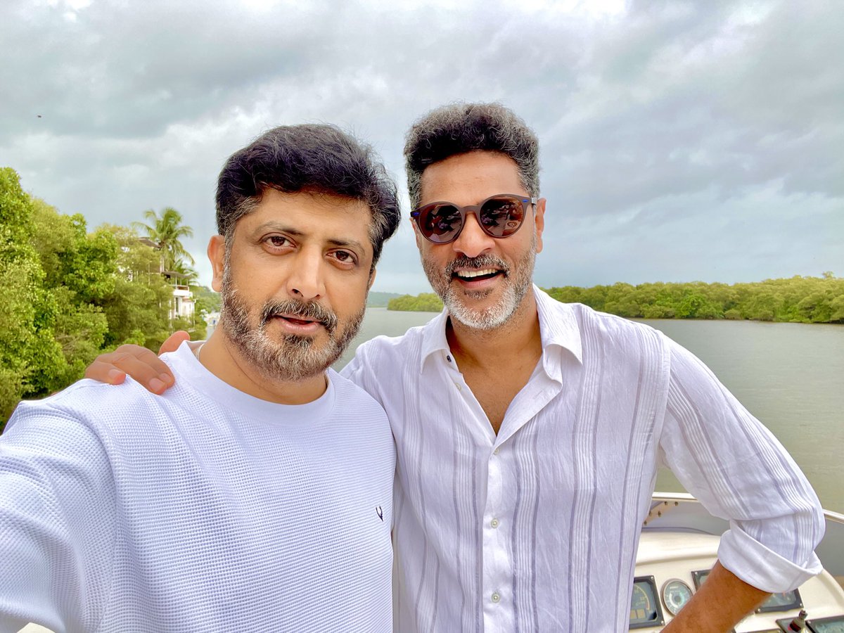 jayam_mohanraja's tweet image. On the day of #19yearsofUnakkumEnakkum ❤️ , with the master himself 
#Goa
