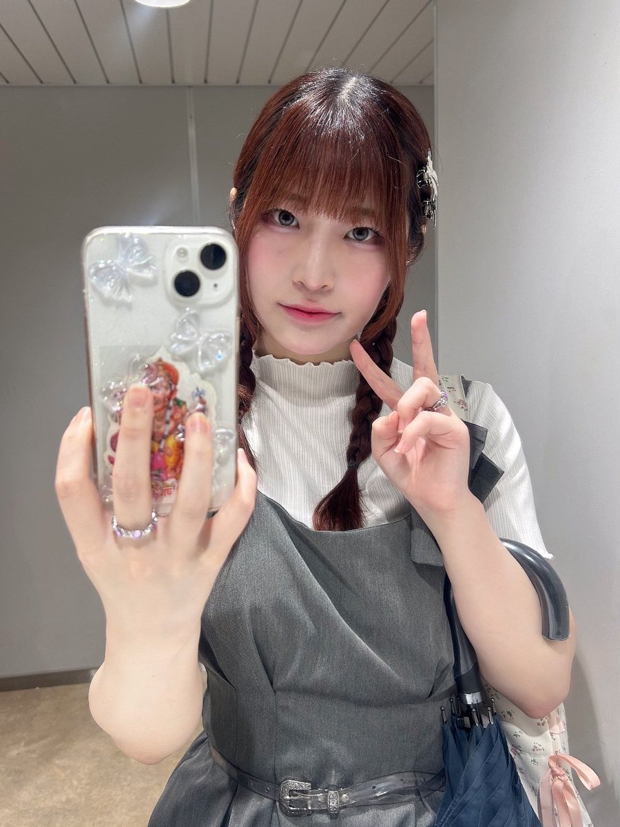 内山のiPhoneケースには音楽の神様が居る！