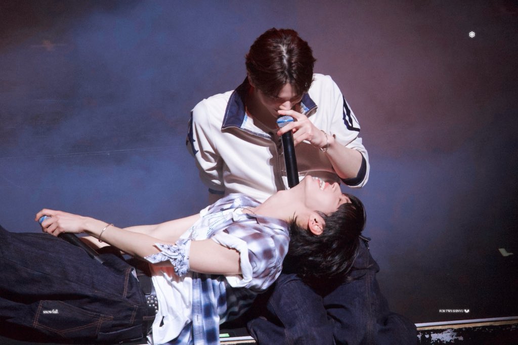 puppyou___'s tweet image. 아니진짜뭐해